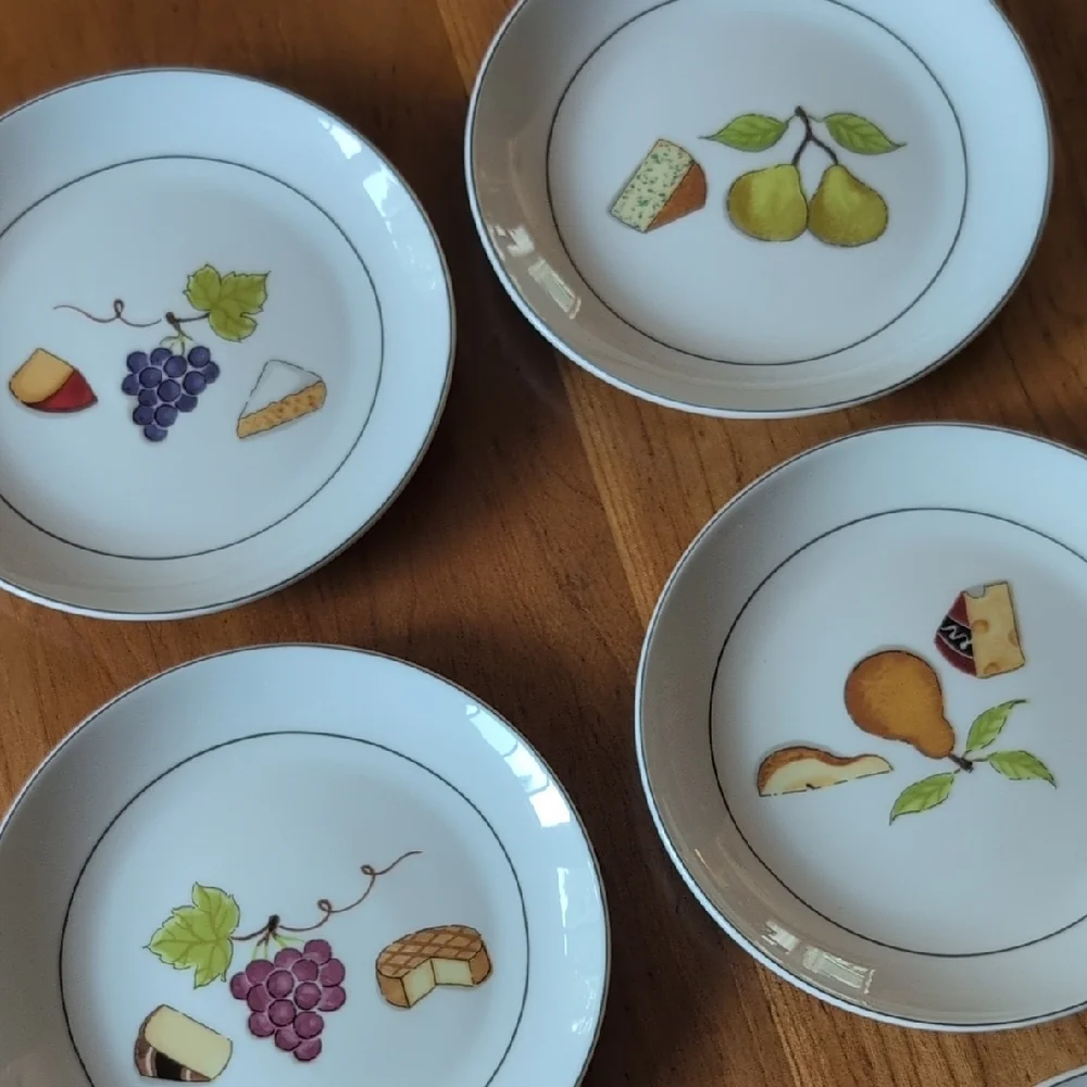 NWOT Crate&Barrel White Appetizer Elegant Dining Plates